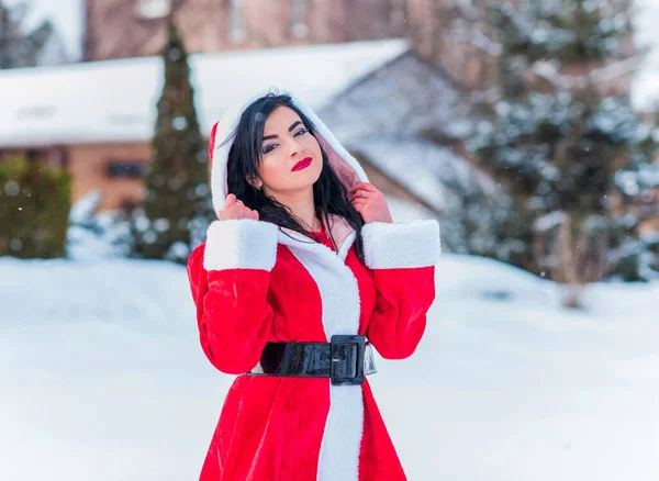 Árabe Santa Menina Férias Inverno Menina Traje Vermelho Mulher Feliz — Fotografia de Stock