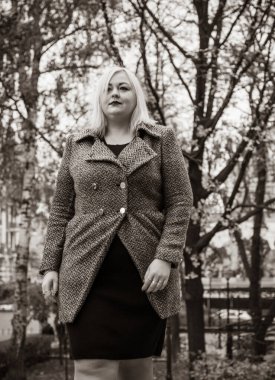 Büyük kadınlar için moda anlayışı. Büyük şehir yaşamındaki modern kadınların yaşam tarzı. Hanımlar için fikirler. Güzel bir genç kadının hayatı XXI boyutunda