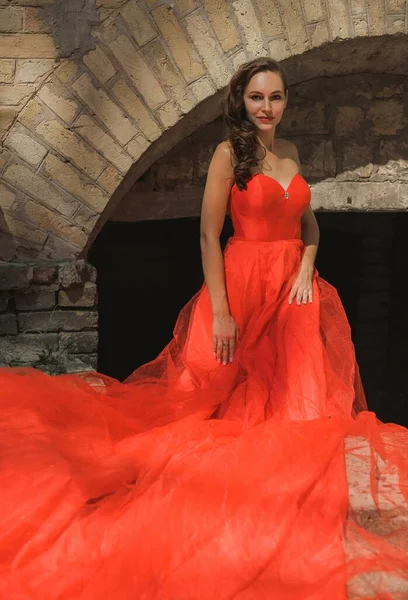 Conceito Vestidos Noite Estilo Elegante Fantasia Mulher Vestido Vermelho Noite — Fotografia de Stock