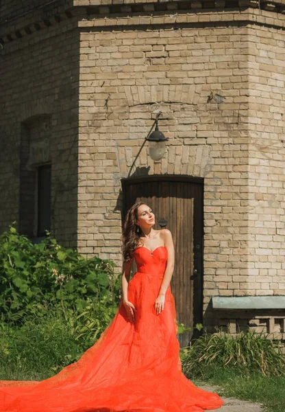 Conceito Vestidos Noite Estilo Elegante Fantasia Mulher Vestido Vermelho Noite — Fotografia de Stock