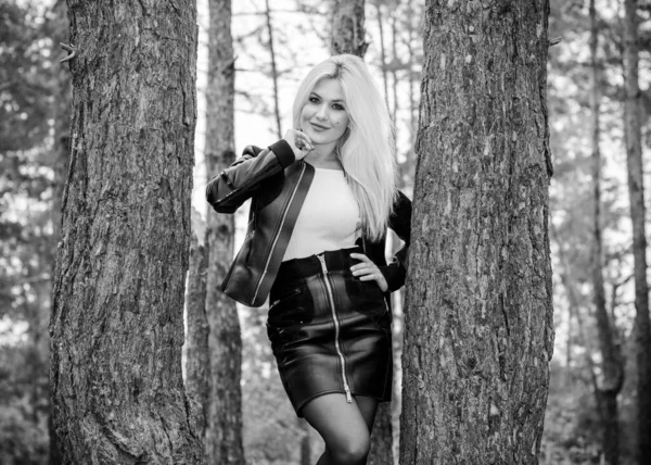 Young Sexy Woman Forest Dressed Leather Jacket Skirt Demonstrates Herself — Stock Photo, Image