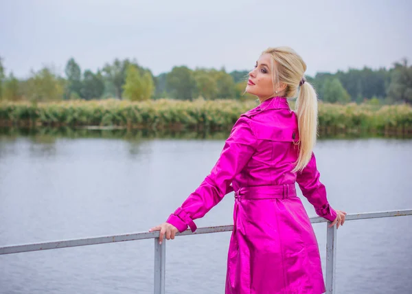 Sweet Cute Woman Pink Coat Walks City Park Bright Interesting — Stock Photo, Image