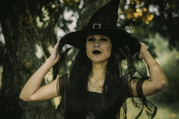 Mujer Aspecto Bruja Estilo Gótico Concepto Ideas Simples Halloween — Foto de Stock