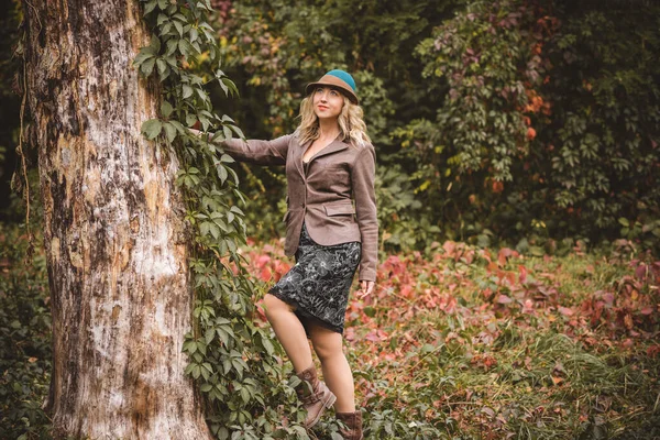 Mulher Outono Roupas Moda Conceito Moda Cena Parque Com Meia — Fotografia de Stock