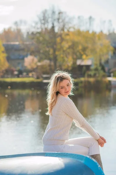 Mulher Bonita Aparência Americana Europeia Conceito Elegante Jovem Senhora Elegantemente — Fotografia de Stock