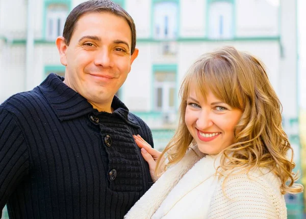 Felice Mezza Età Coppia Innamorata Divertirsi All Aperto Sorridente Romantico — Foto Stock