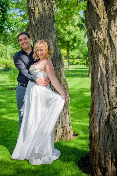 Feliz Pareja Mediana Edad Enamorada Divirtiéndose Aire Libre Sonriendo Romántica — Foto de Stock