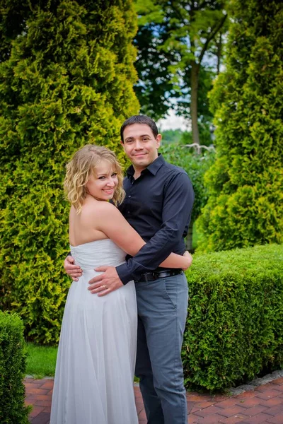 Feliz Casal Meia Idade Amor Divertindo Livre Sorrindo Casal Feliz — Fotografia de Stock