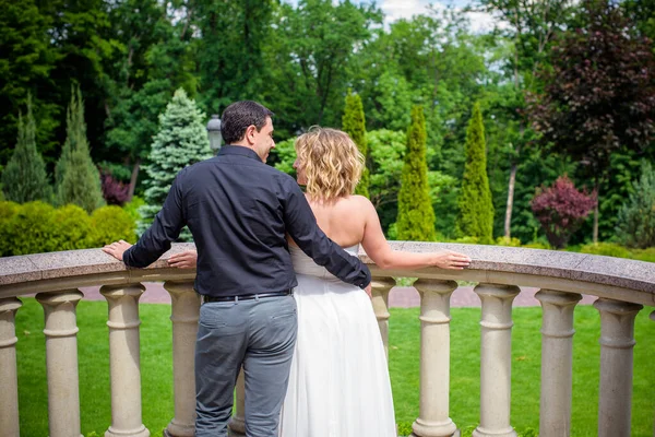 Gelukkige Middelbare Leeftijd Paar Liefde Hebben Plezier Buiten Glimlachen Romantisch — Stockfoto