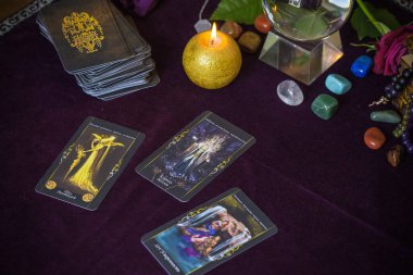 Tarot büyüsü, aşkı çeken, insan, damat, evlilik mistik özellikler, kendi mutluluğu için sihir. Esrarengiz kavram