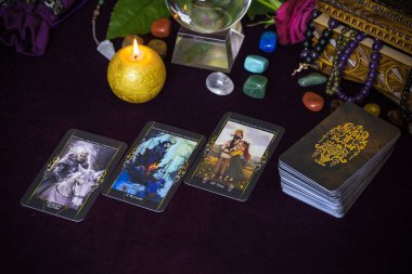 Tarot büyüsü, aşkı çeken, insan, damat, evlilik mistik özellikler, kendi mutluluğu için sihir. Esrarengiz kavram