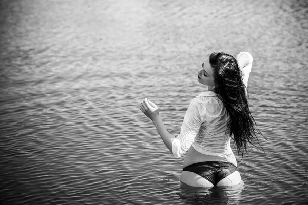 Urlaubszeit Sinnliche Frau Wasser Frauenwunsch Und Psychologie Entspannungskonzept Sommertage — Stockfoto