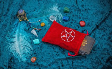 Avrupa, Ukrayna. Kiev, 21 Ağustos: Illustrative Editorial. İlginç Avrupa Tarot kartları, kendisi için sihir, mistik unsurlar. Esrarengiz kavram  