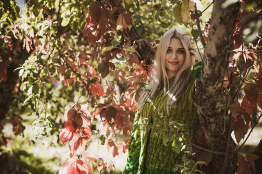 Sonbahar - sonbahar sezonu, büyük beden kadınlar için günlük tarz. Moda kıyafetleri ve kıyafet malzemeleri.