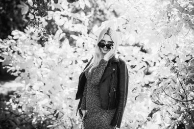 Sonbahar - sonbahar sezonu, büyük beden kadınlar için günlük tarz. Moda kıyafetleri ve kıyafet malzemeleri.