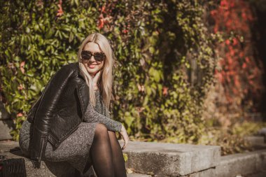 Sonbahar - sonbahar sezonu, büyük beden kadınlar için günlük tarz. Moda kıyafetleri ve kıyafet malzemeleri.