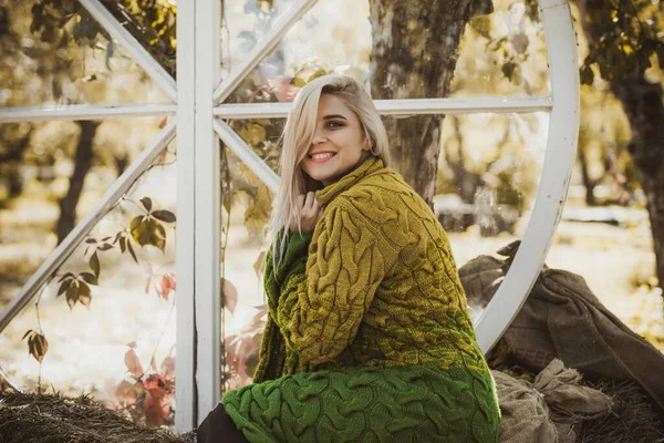 Sonbahar - sonbahar sezonu, büyük beden kadınlar için günlük tarz. Moda kıyafetleri ve kıyafet malzemeleri.