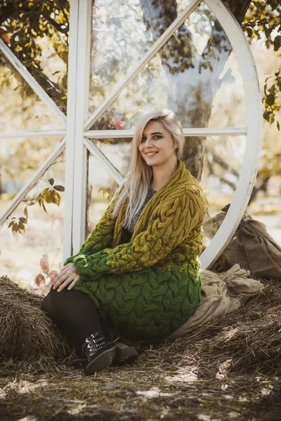 Sonbahar - sonbahar sezonu, büyük beden kadınlar için günlük tarz. Moda kıyafetleri ve kıyafet malzemeleri.