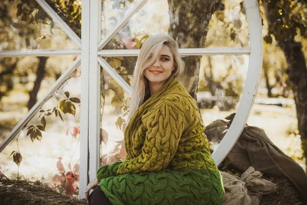 Sonbahar - sonbahar sezonu, büyük beden kadınlar için günlük tarz. Moda kıyafetleri ve kıyafet malzemeleri.