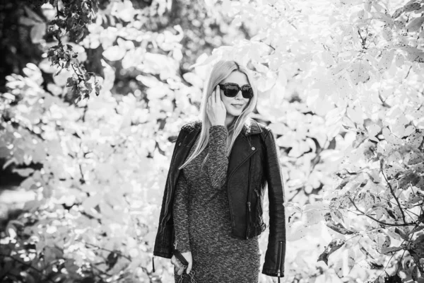 Sonbahar - sonbahar sezonu, büyük beden kadınlar için günlük tarz. Moda kıyafetleri ve kıyafet malzemeleri.