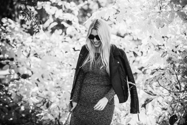 Sonbahar - sonbahar sezonu, büyük beden kadınlar için günlük tarz. Moda kıyafetleri ve kıyafet malzemeleri.