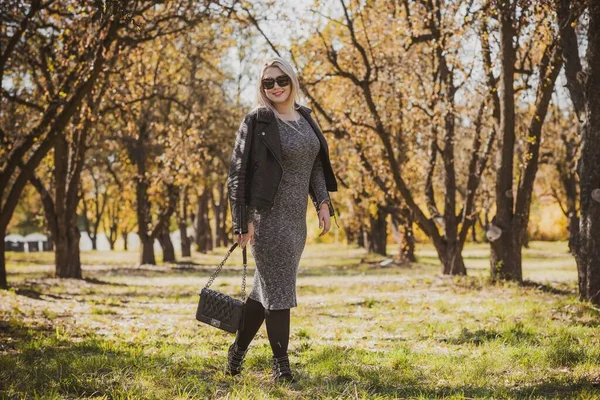 Outono Estação Outono Estilo Casual Mais Mulheres Tamanho Roupa Elegante — Fotografia de Stock