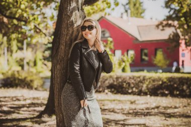 Sonbahar - sonbahar sezonu, büyük beden kadınlar için günlük tarz. Moda kıyafetleri ve kıyafet malzemeleri.