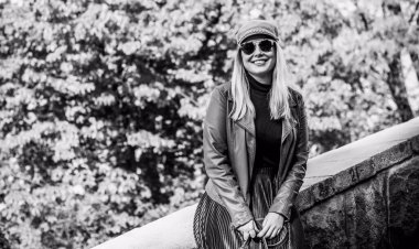 Sonbahar - sonbahar sezonu, büyük beden kadınlar için günlük tarz. Moda kıyafetleri ve kıyafet malzemeleri.