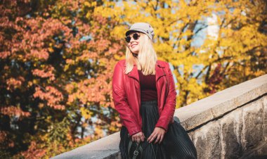 Sonbahar - sonbahar sezonu, büyük beden kadınlar için günlük tarz. Moda kıyafetleri ve kıyafet malzemeleri.