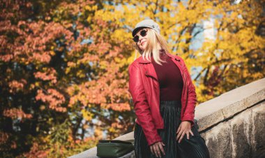 Sonbahar - sonbahar sezonu, büyük beden kadınlar için günlük tarz. Moda kıyafetleri ve kıyafet malzemeleri.