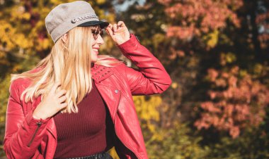 Sonbahar - sonbahar sezonu, büyük beden kadınlar için günlük tarz. Moda kıyafetleri ve kıyafet malzemeleri.