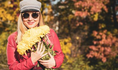 Sonbahar - sonbahar sezonu, büyük beden kadınlar için günlük tarz. Moda kıyafetleri ve kıyafet malzemeleri.