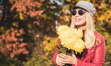 Sonbahar - sonbahar sezonu, büyük beden kadınlar için günlük tarz. Moda kıyafetleri ve kıyafet malzemeleri.