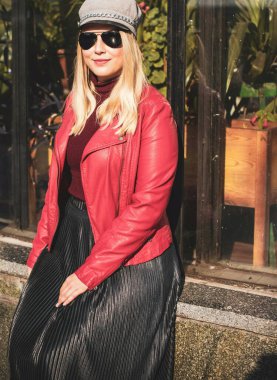 Sonbahar - sonbahar sezonu, büyük beden kadınlar için günlük tarz. Moda kıyafetleri ve kıyafet malzemeleri.