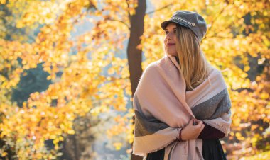 Sonbahar - sonbahar sezonu, büyük beden kadınlar için günlük tarz. Moda kıyafetleri ve kıyafet malzemeleri.