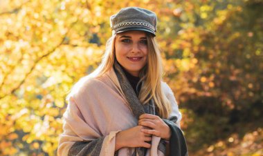 Sonbahar - sonbahar sezonu, büyük beden kadınlar için günlük tarz. Moda kıyafetleri ve kıyafet malzemeleri.