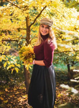 Sonbahar - sonbahar sezonu, büyük beden kadınlar için günlük tarz. Moda kıyafetleri ve kıyafet malzemeleri.