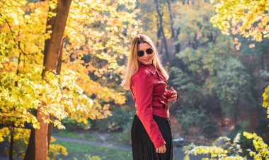 Sonbahar - sonbahar sezonu, büyük beden kadınlar için günlük tarz. Moda kıyafetleri ve kıyafet malzemeleri.