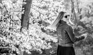 Sonbahar - sonbahar sezonu, büyük beden kadınlar için günlük tarz. Moda kıyafetleri ve kıyafet malzemeleri.