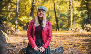 Sonbahar - sonbahar sezonu, büyük beden kadınlar için günlük tarz. Moda kıyafetleri ve kıyafet malzemeleri.