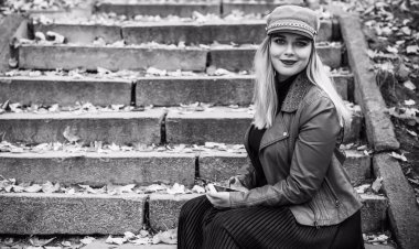 Sonbahar - sonbahar sezonu, büyük beden kadınlar için günlük tarz. Moda kıyafetleri ve kıyafet malzemeleri.