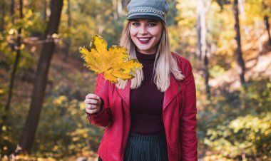 Sonbahar - sonbahar sezonu, büyük beden kadınlar için günlük tarz. Moda kıyafetleri ve kıyafet malzemeleri.