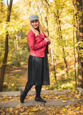 Sonbahar - sonbahar sezonu, büyük beden kadınlar için günlük tarz. Moda kıyafetleri ve kıyafet malzemeleri.