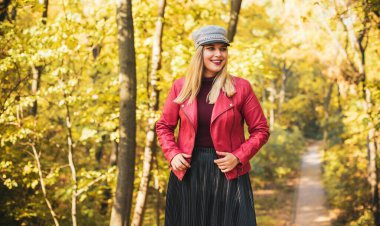 Sonbahar - sonbahar sezonu, büyük beden kadınlar için günlük tarz. Moda kıyafetleri ve kıyafet malzemeleri.