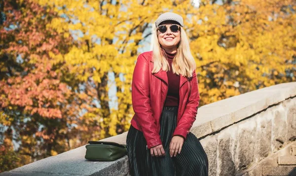 Sonbahar - sonbahar sezonu, büyük beden kadınlar için günlük tarz. Moda kıyafetleri ve kıyafet malzemeleri.