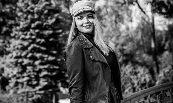 Sonbahar - sonbahar sezonu, büyük beden kadınlar için günlük tarz. Moda kıyafetleri ve kıyafet malzemeleri.