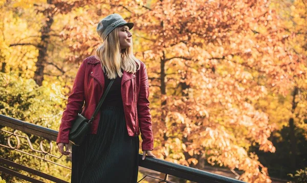 Sonbahar - sonbahar sezonu, büyük beden kadınlar için günlük tarz. Moda kıyafetleri ve kıyafet malzemeleri.