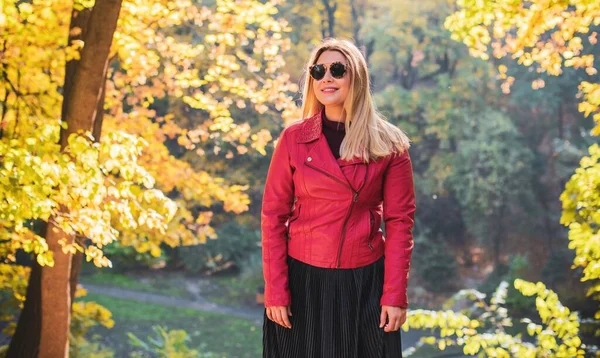 Sonbahar - sonbahar sezonu, büyük beden kadınlar için günlük tarz. Moda kıyafetleri ve kıyafet malzemeleri.