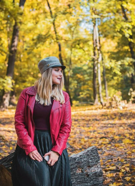 Sonbahar - sonbahar sezonu, büyük beden kadınlar için günlük tarz. Moda kıyafetleri ve kıyafet malzemeleri.