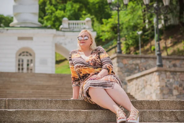 Woman Size American European Appearance Walks City Enjoying Life Young — Stock Photo, Image